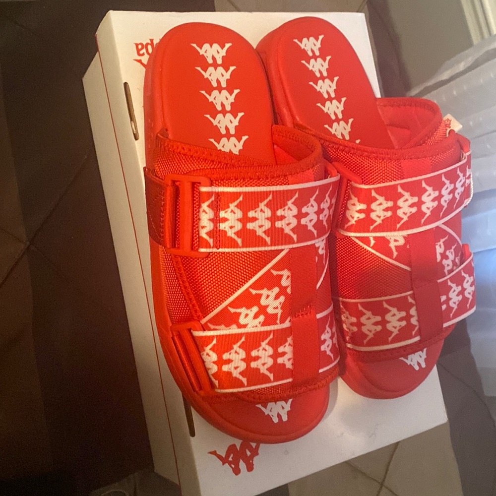 These shoes are called kappa slides